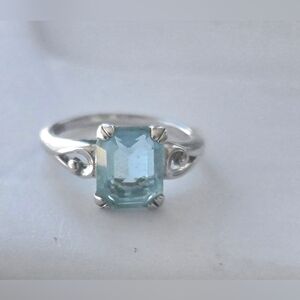 Avon Vintage 'Blue Ice' Ring - size 8. Excellent Condition